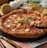 Неаполитанская пицца Тунец с луком и каперсами